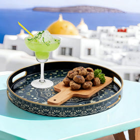 Fuukou plastic serving tray with easy-clean surface ready for meals.