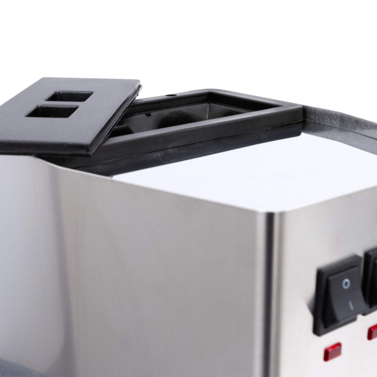 Three-way solenoid valve on the RI9380/46 E24 ensures clean drainage and puck dry-out.