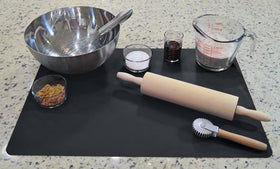 GASARÉ black silicone mats complement modern countertops while guarding spills.