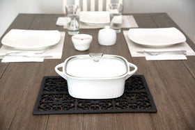 GASARÉ trivet family with three-size options for versatile protection