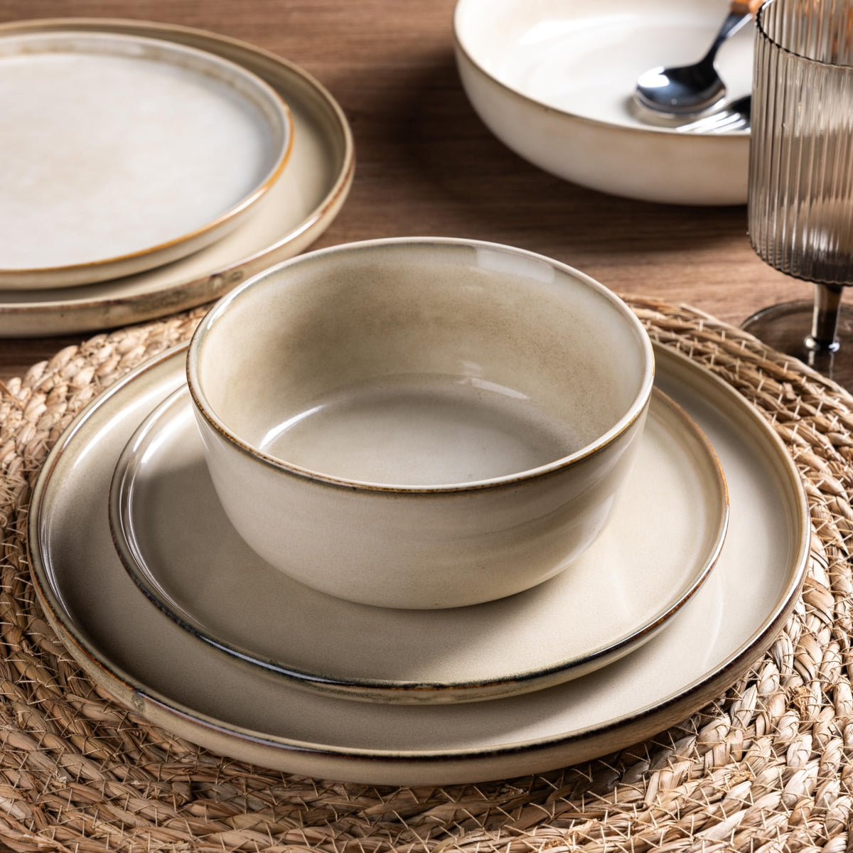 GBHOME cappuccino dessert plate top view with elegant reactive glaze.