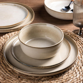 GBHOME cappuccino dessert plate top view with elegant reactive glaze.