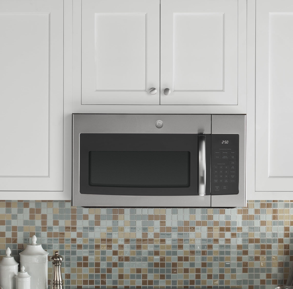 GE JVM3160RFSS auto defrost feature speeds meal prep.