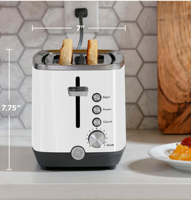 GE toaster showing bagel-friendly wide slots for thick breads