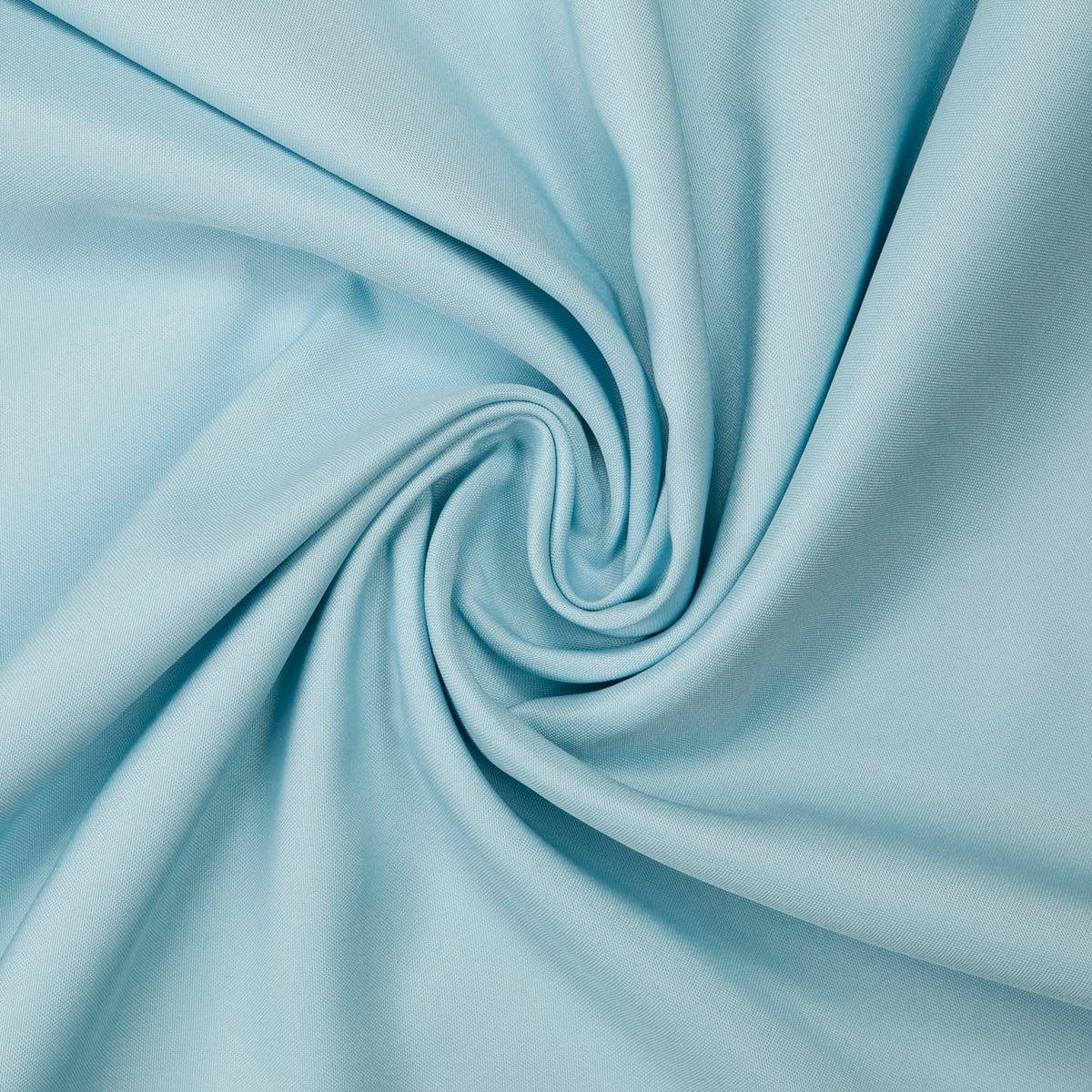 Gee Di Moda 60x102 tablecloth drapes with a 15-inch drop on 6-foot tables.