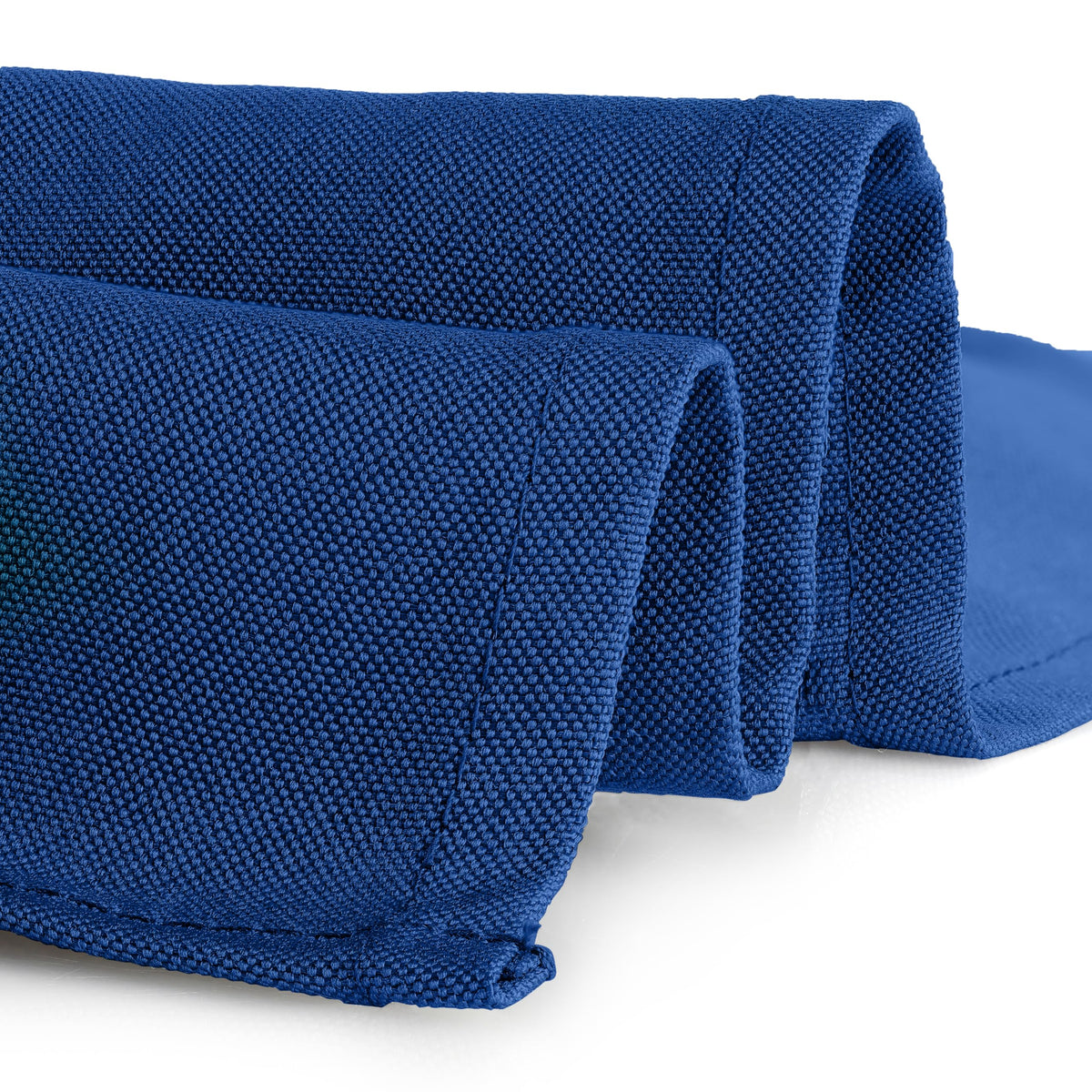 Gee Di Moda heavy-duty polyester tablecloth, wrinkle-resistant for crisp setups.