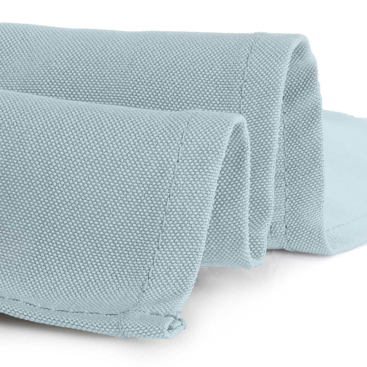 Gee Di Moda heavy-duty polyester fabric delivers durability for professional-style events.