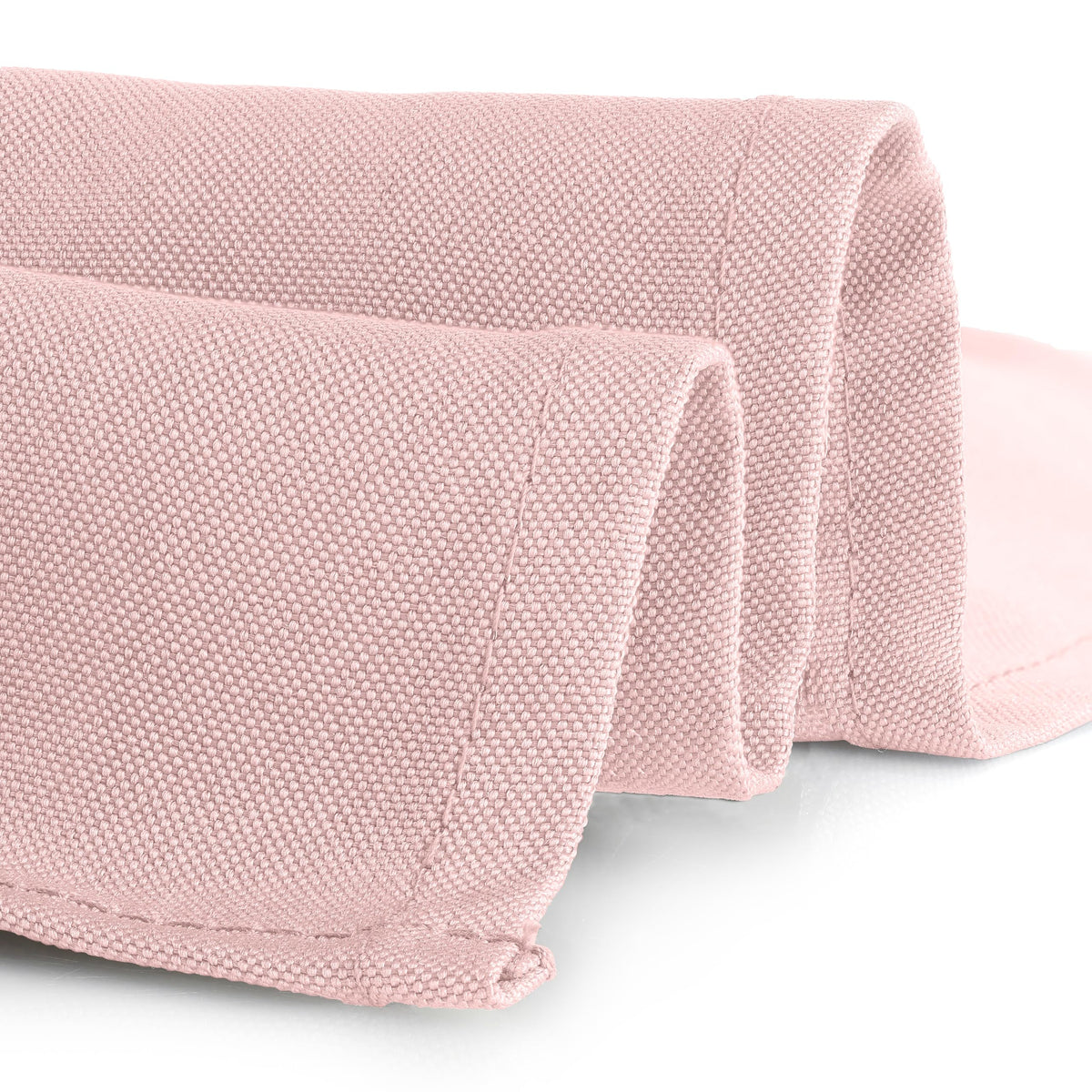 Gee Di Moda napkins-soft-finish highlight luxurious feel while staying wrinkle-resistant after many uses.