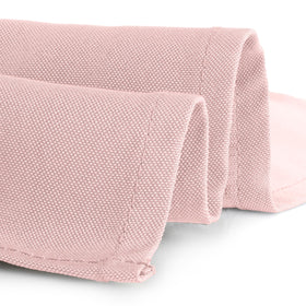 Gee Di Moda napkins-soft-finish highlight luxurious feel while staying wrinkle-resistant after many uses.
