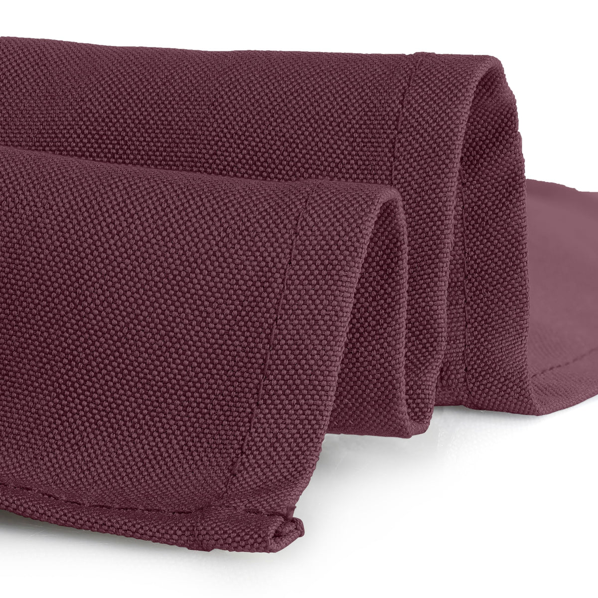 Gee Di Moda polyester napkins with a luxurious, easy-care finish