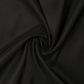Gee Di Moda rectangle tablecloth crafted from premium polyester for durability and luxury feel.