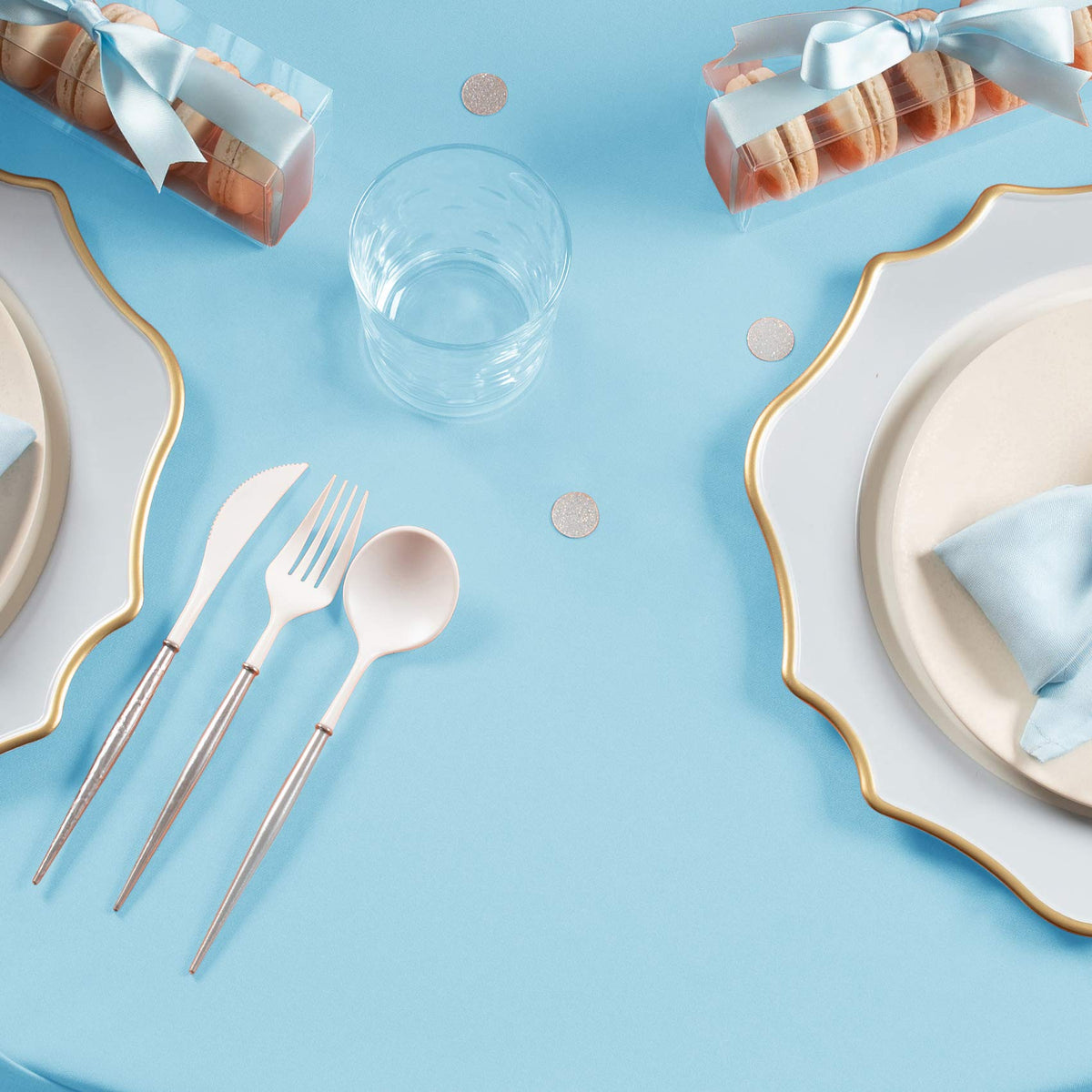 Gee Di Moda tablecloth hemmed edges close-up for a timeless, neat presentation.