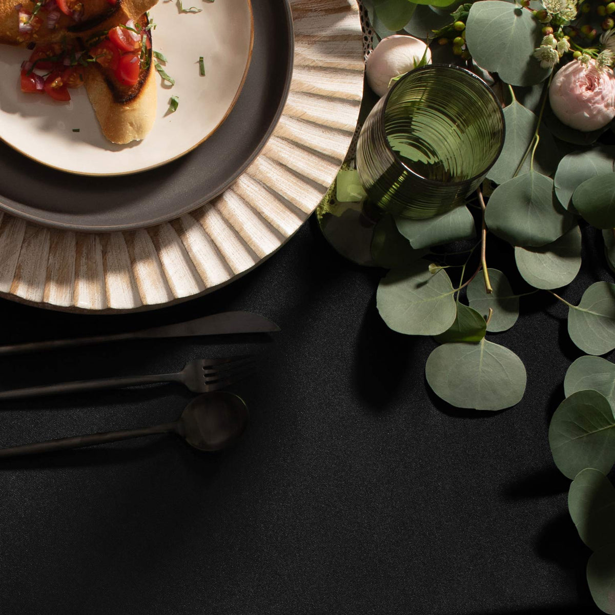 Gee Di Moda hemmed edges highlight clean lines and a professional finish for any event.