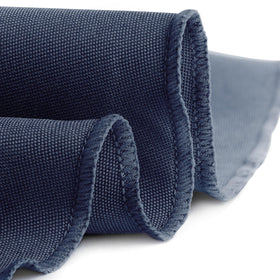 Gee Di Moda seamless wrinkle-resistant polyester tablecloth for a neat look.
