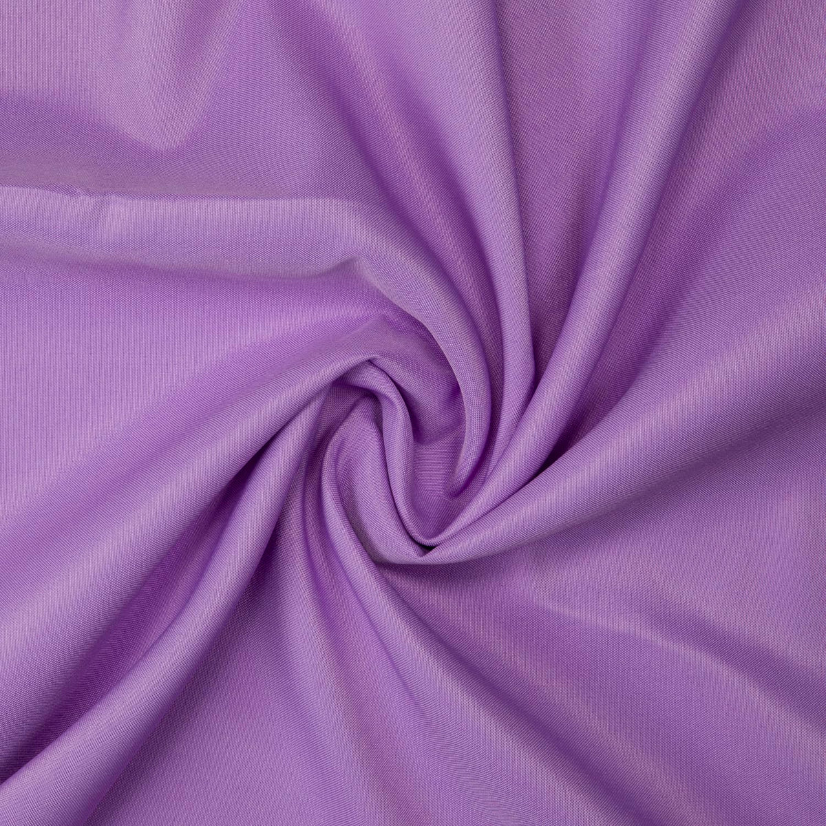 Gee Di Moda wrinkle-resistant tablecloth polyester fabric maintains a smooth surface.