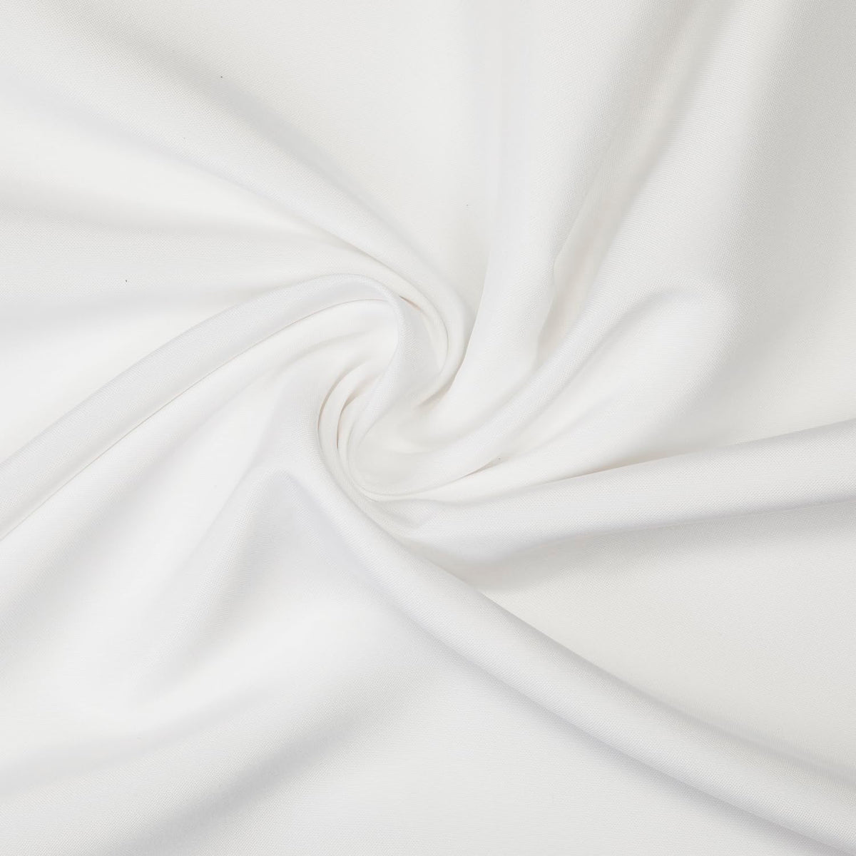 Gee Di Moda wrinkle-resistant tablecloth that drapes smoothly after washing.