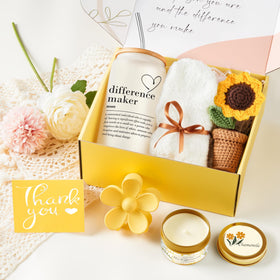 Geelfland lavender candle from the gift set creates a calming atmosphere