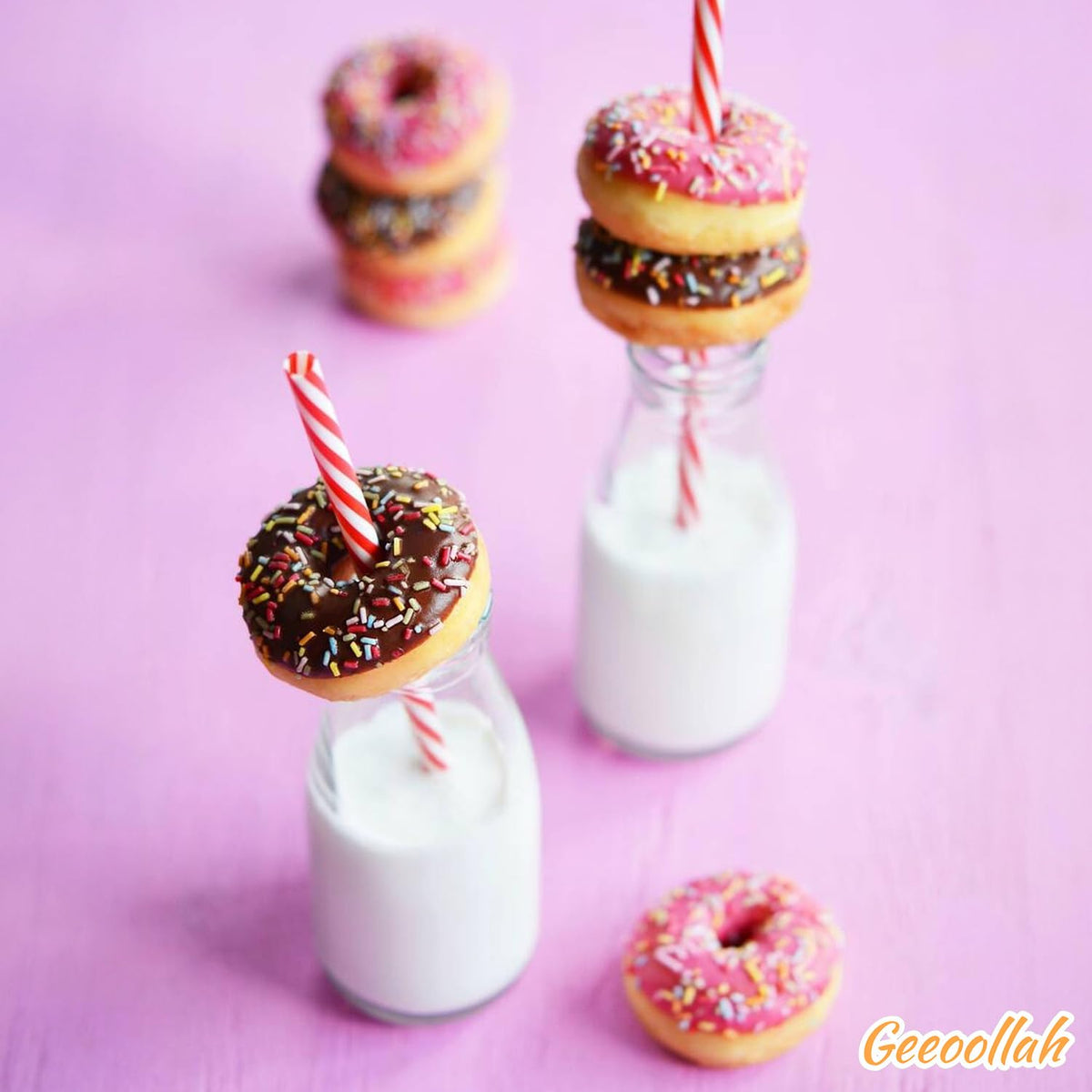 GEEOOLLAH non-stick coating ensures effortless donut release and easy cleanup.