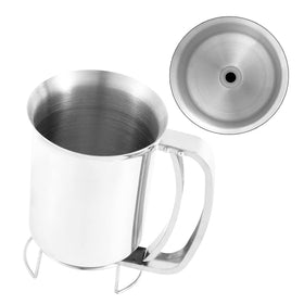 Geetest spring-loaded handle provides easy opening and closing for consistent portions.