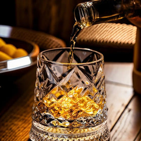 Generic 360-degree rotation base mechanism enables aroma release during tastings.