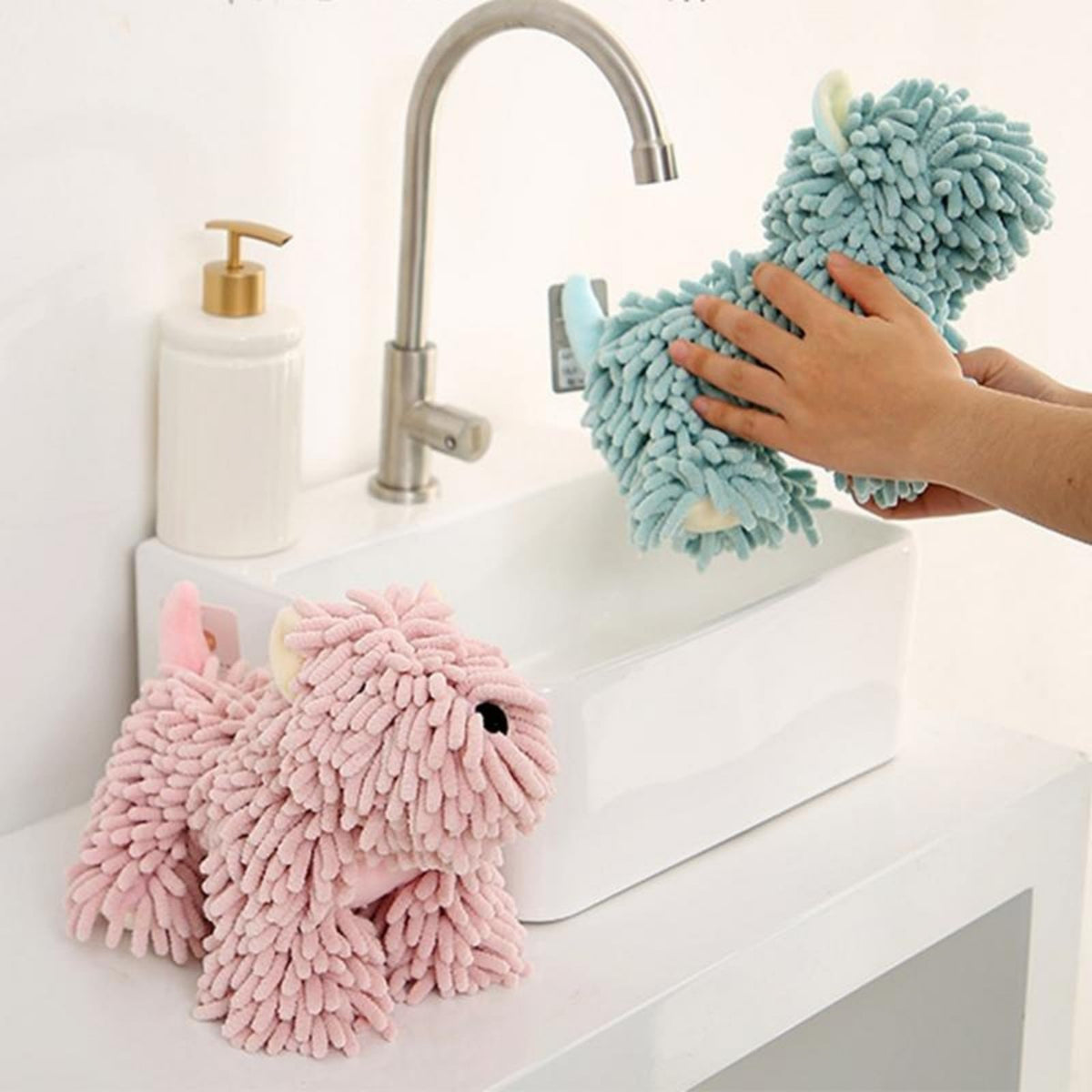 Generic chenille hand towel absorbing moisture to help quick hand drying