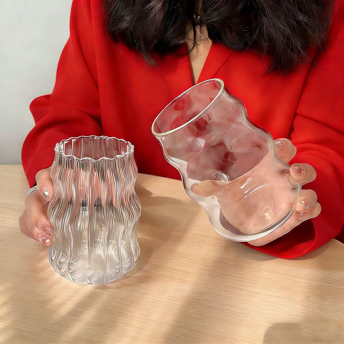 Generic ribbed glass cup 18oz clear design elevates table appeal.
