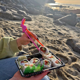 Genuine Fred MUNCHTIME Toucan chopsticks opening and closing for easy use