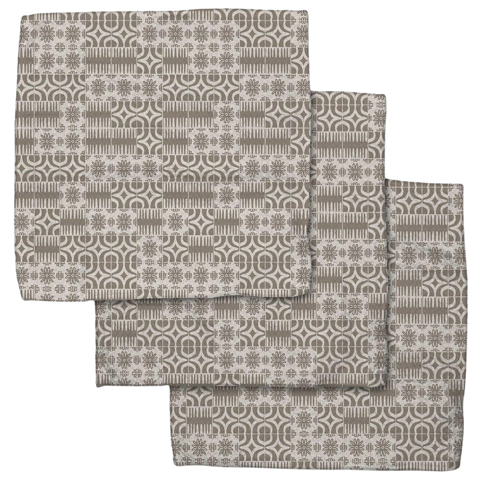GEOMETRY Geoweave dishcloth on sink demonstrates fast-drying performance.