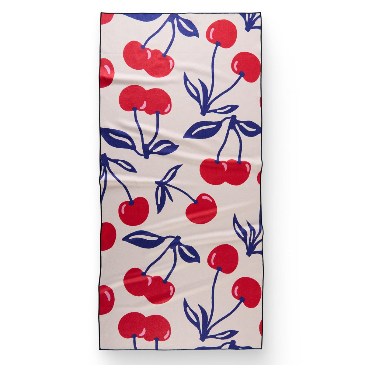 GEOMETRY Micro-Loop Beach Towel with quick-dry fabric dries quickly after swimming.