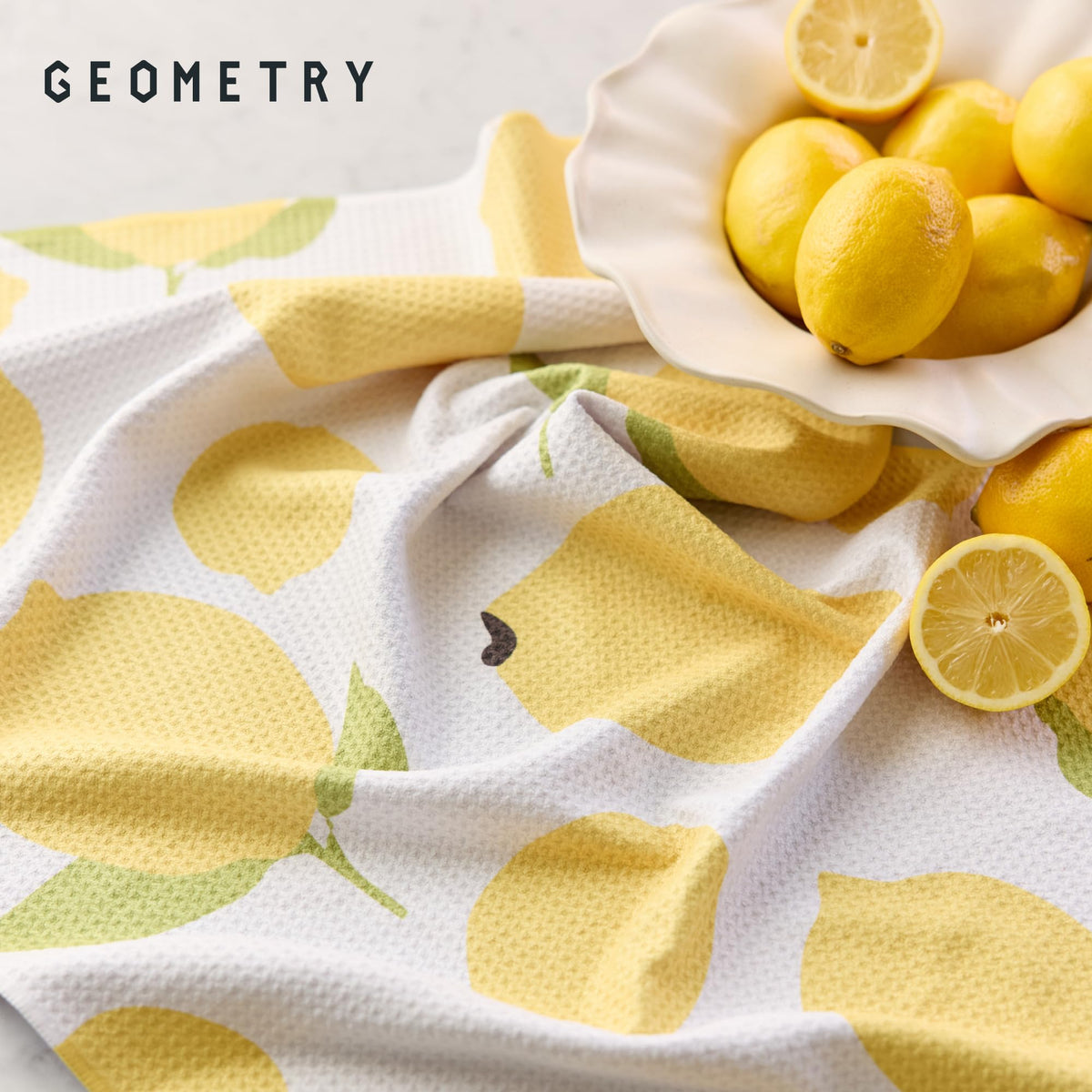 GEOMETRY Scratch-free cleaning design protects countertops and cookware.