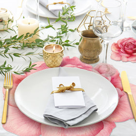 Geosar wedding party table setup suits tea parties and bridal celebrations.