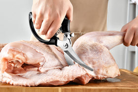 Gerior spring-loaded handle reduces hand strain during heavy trimming.