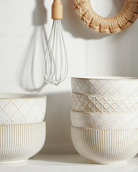 Getstar two-pattern set enhances presentation with unique embossed designs.