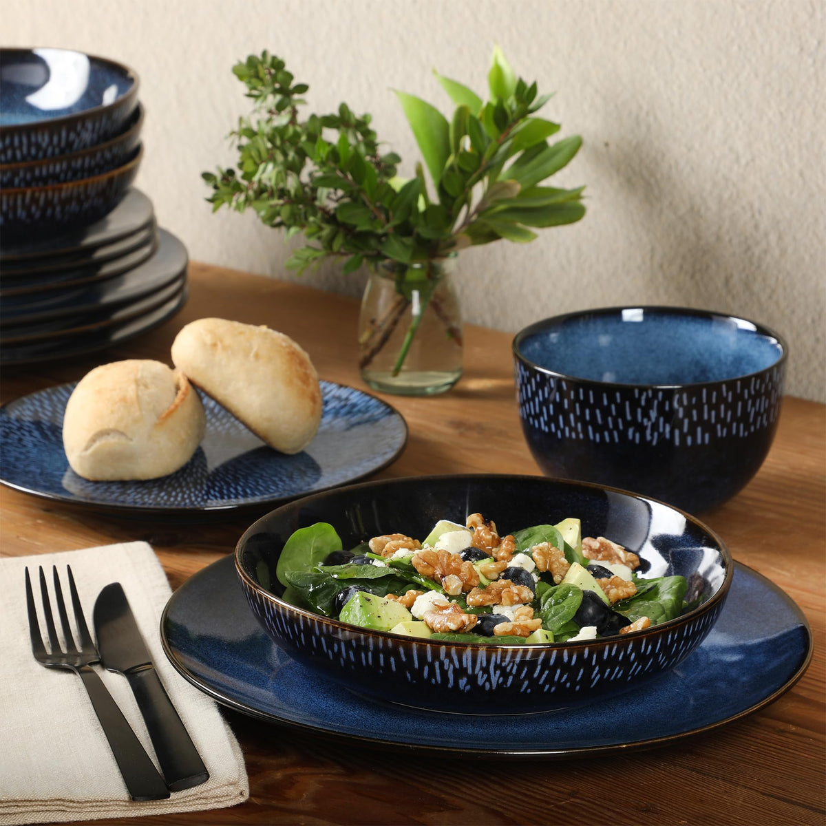 Gibson Elite Matisse double-bowl closeup highlights versatile meal options.