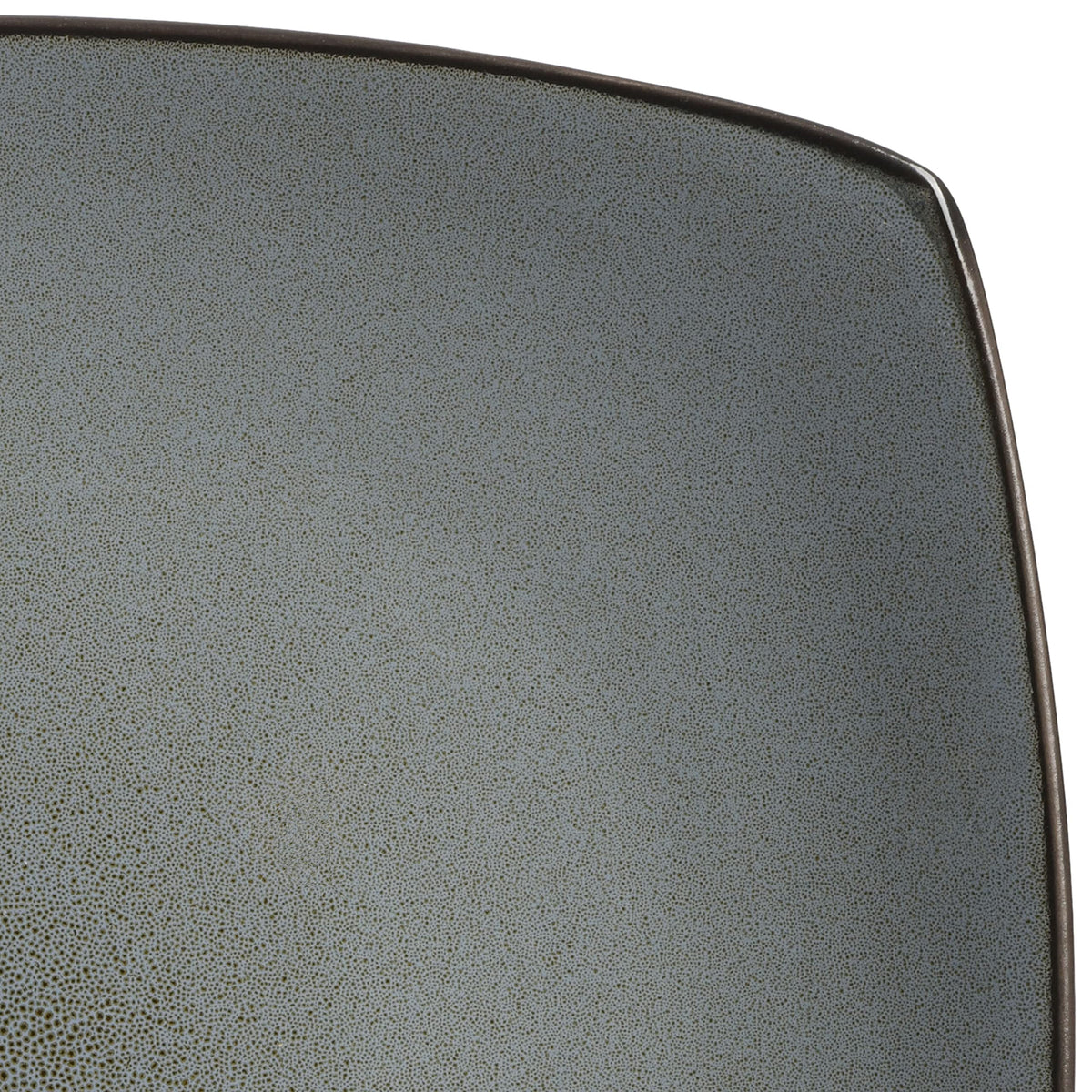 Gibson Elite Soho Lounge display setup; modern square silhouettes for entertaining.