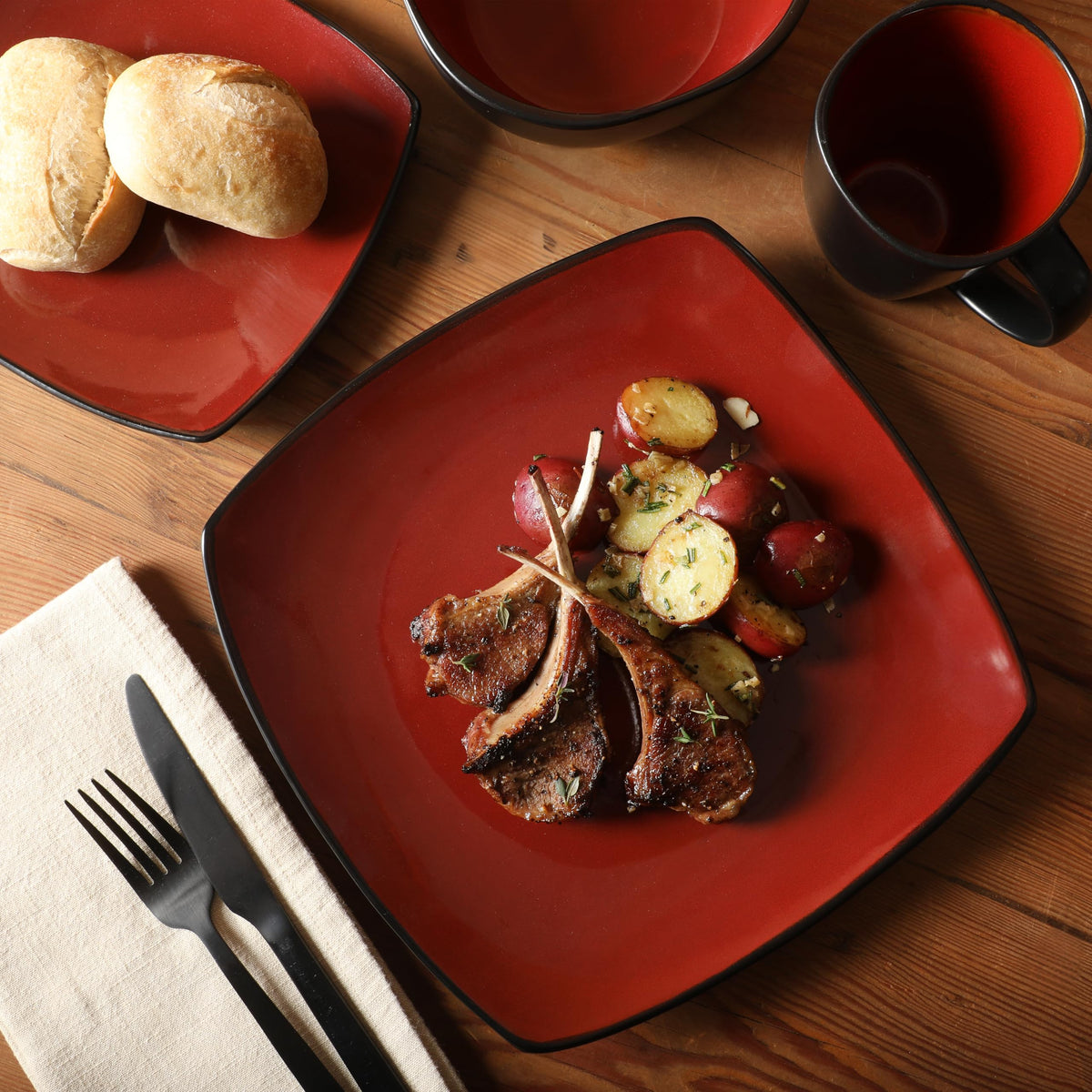 Gibson Elite Soho Lounge dinner plates in microwave-safe stoneware for easy reheating.