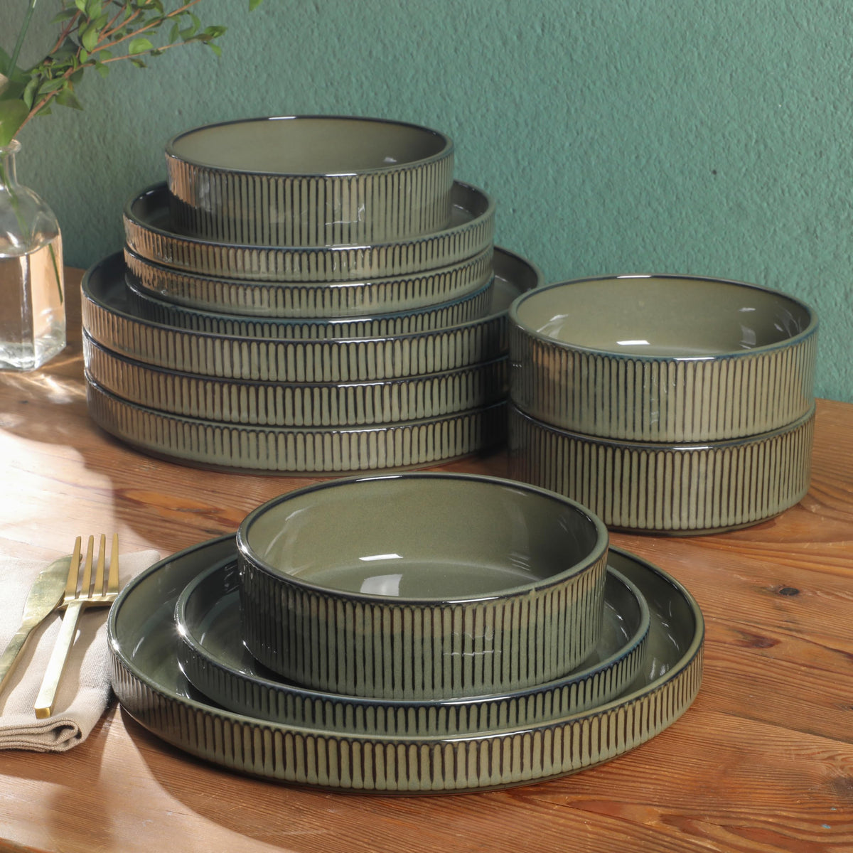 Gibson Elite Townscape ribbed exterior detail adds texture to table settings