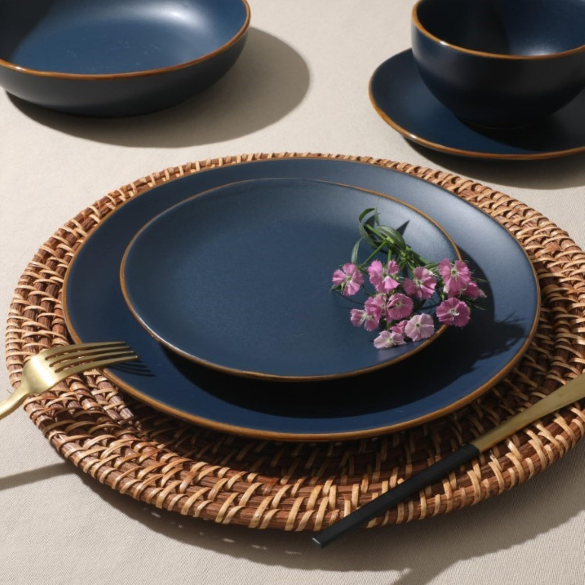 Earthy brown rim detail accents the Hazeltine set.
