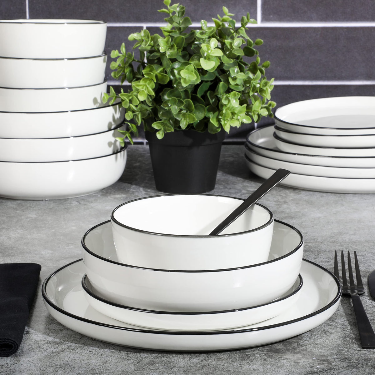 Gibson Home Oslo dinner bowl white porcelain, versatile for soups and salads