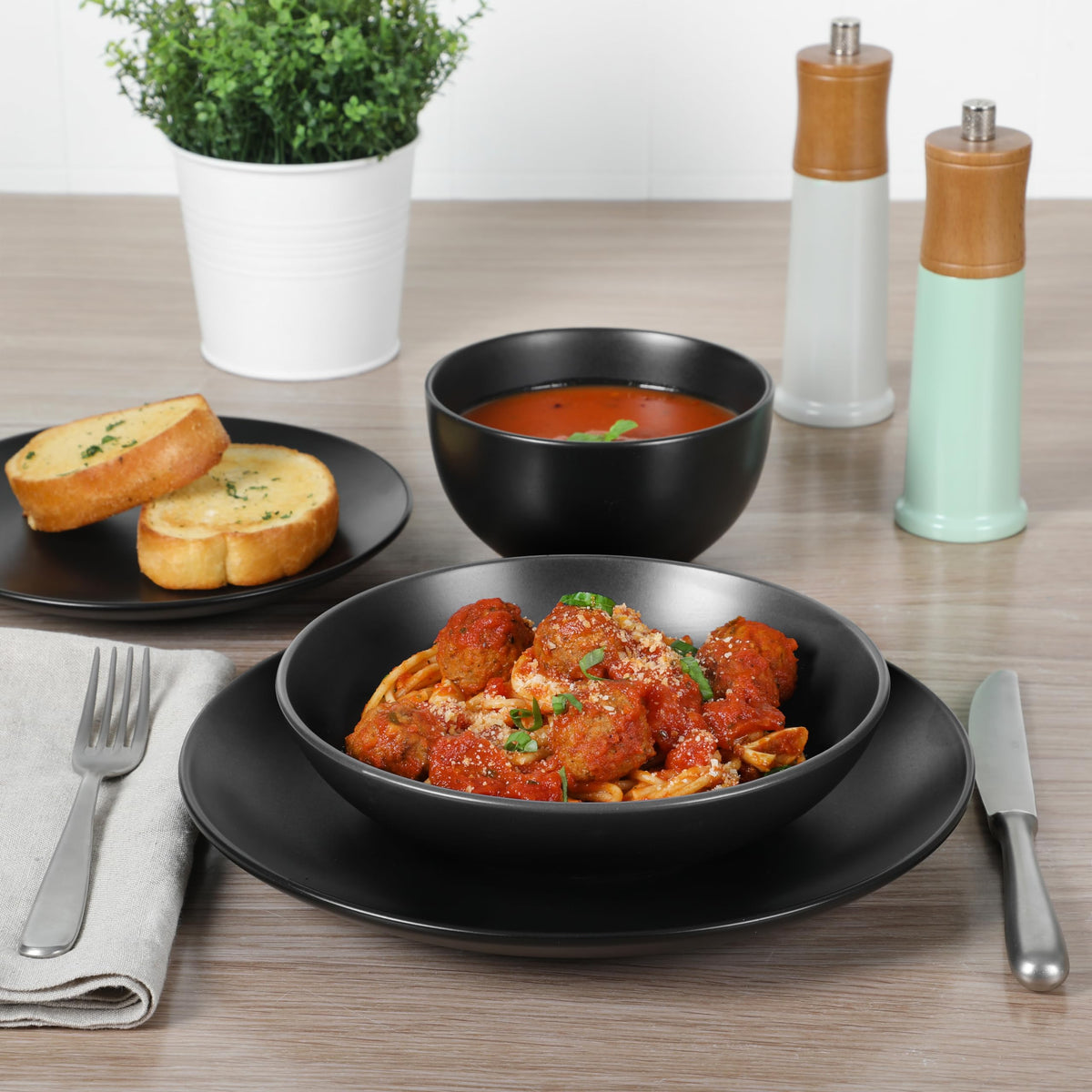 Gibson Home Queenslane 8-inch dinner bowls with broad base and curved sides