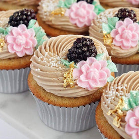 Gifbera jumbo liners metallic silver add a polished look to large-batch desserts.