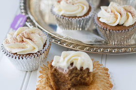 Gifbera metallic silver cupcake baking cups fit jumbo pans for party-ready treats.