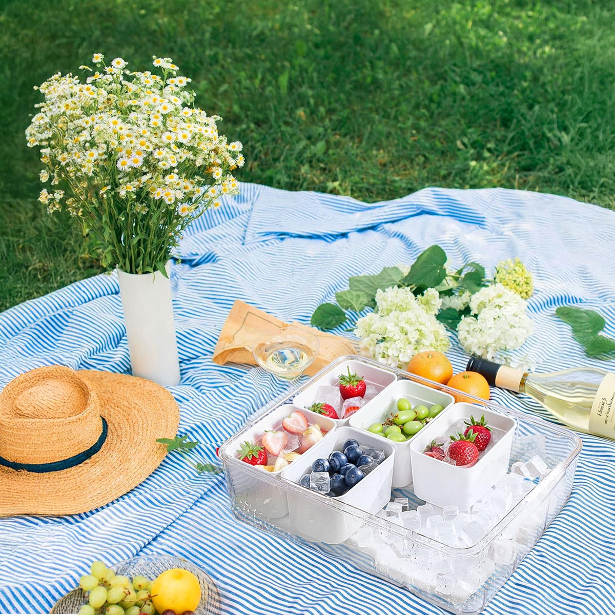 Gifhomfix Snackle Box beach-picnic-setup keeps eight portions organized.