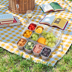 Gifhomfix Snackle Box locking snaps and silicone seal prevent spills.