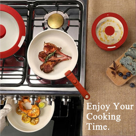 GiPP detachable-handle system enables easy oven-to-table use.