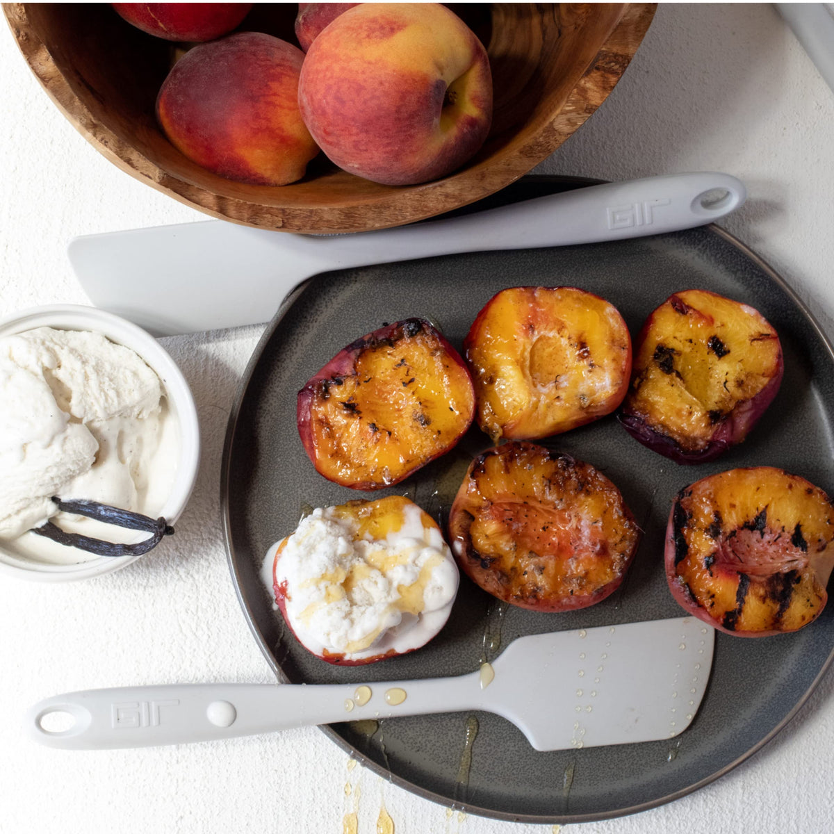 GIR Get It Right mini spatula seamless construction minimizes food traps for quick cleanup.
