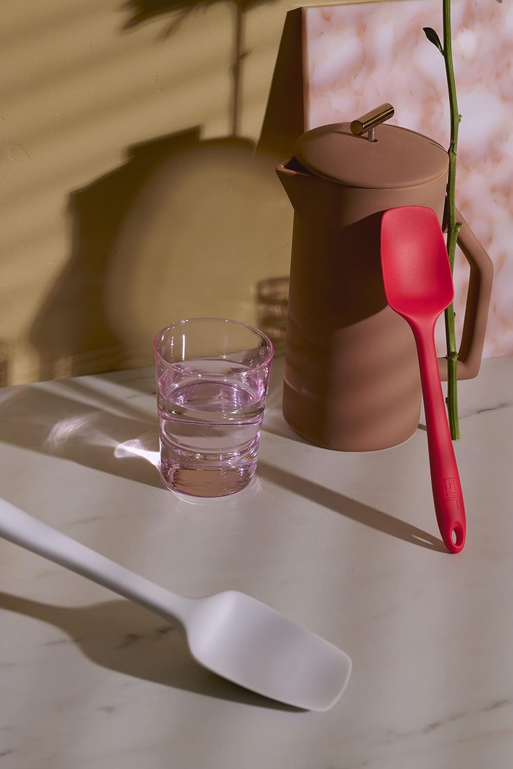 Heat-resistant design shows safe use up to 425°F.