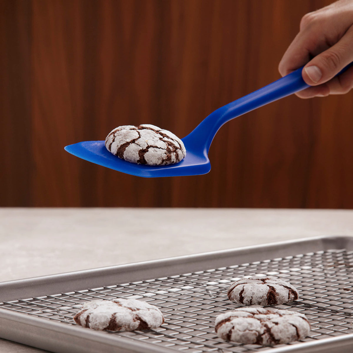 GIR ergonomic grip offers comfortable control for flipping and stirring.
