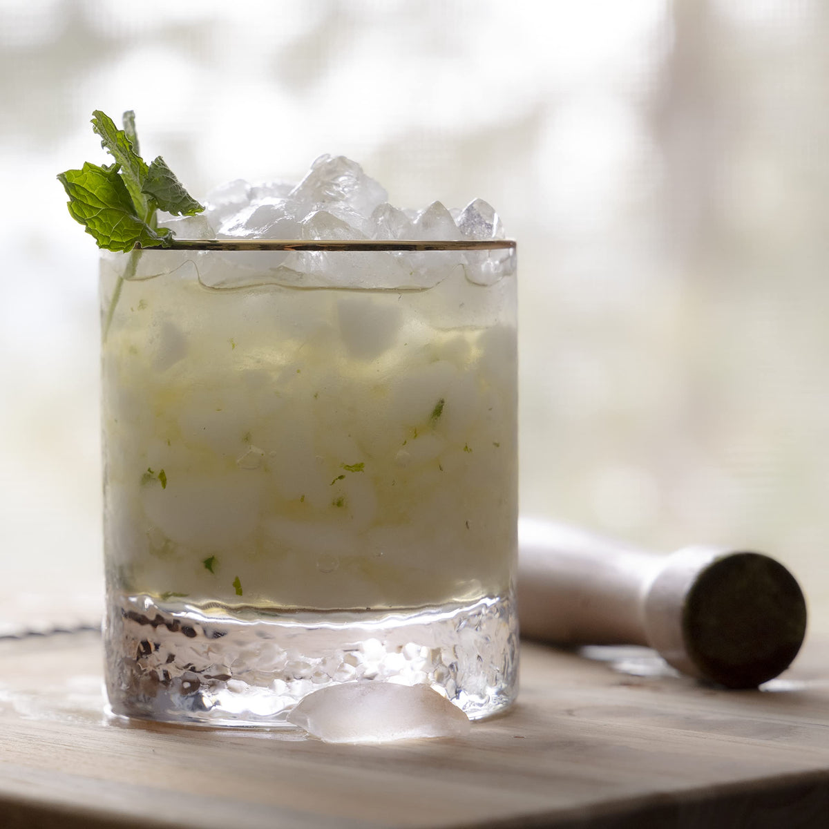 Crushed ice texture from Glacio set enhances cocktails and presentation