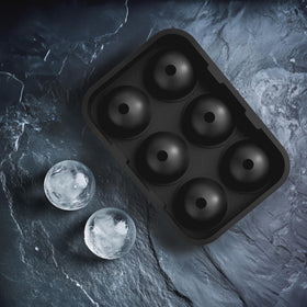 Glacio lid for ice trays keeps cubes fresh and prevents spills.
